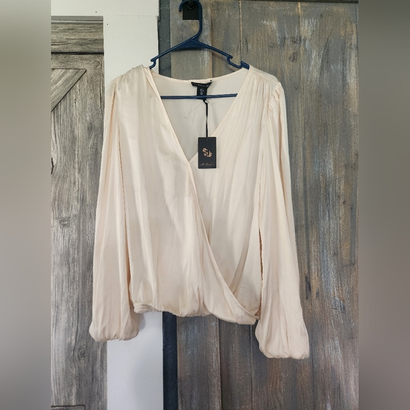 Sincerly Jules Tops - Sincerely Jules long sleeve blouse